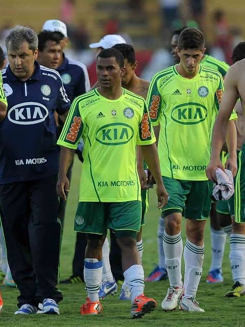elyelsccp's tweet photo. Em 2012 tivemos:

- Corinthians Bi campeão do mundo
- palmeiras Bi rebaixado

BRUTAL https://t.co/dz0KID51d4