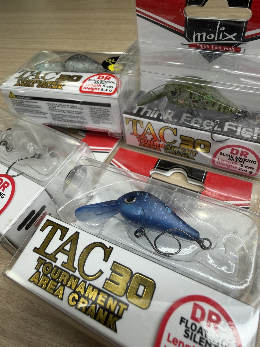 yudai_fishing_t's tweet photo. イタリアの友人が現地のルアーを送ってくれました。ありがとう。今度使ってみよう。 https://t.co/TGJBPQXYwj