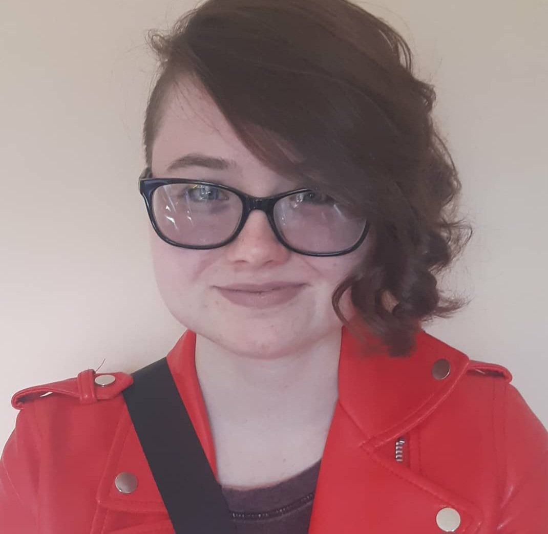 MissusBonk's tweet photo. 2020 Aoife vs 2026 Aoife

I will hear no bad comment for the first photo I was SIXTEEN OKAY https://t.co/eSlU5nDglJ