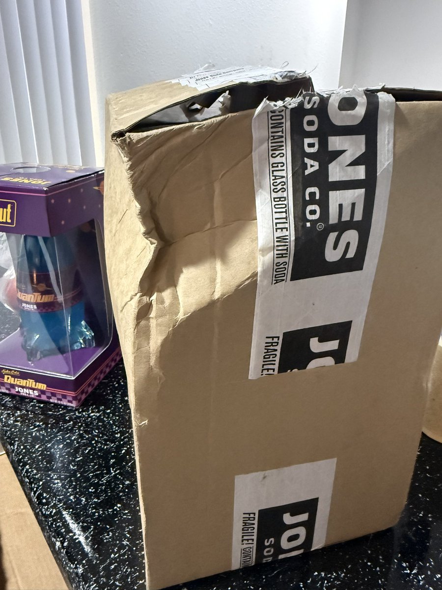 Lavencas's tweet photo. I’m so happy this finally came but shipping absolutely abused this thing 😥 @jonessodaco https://t.co/PuN4E0KS3J