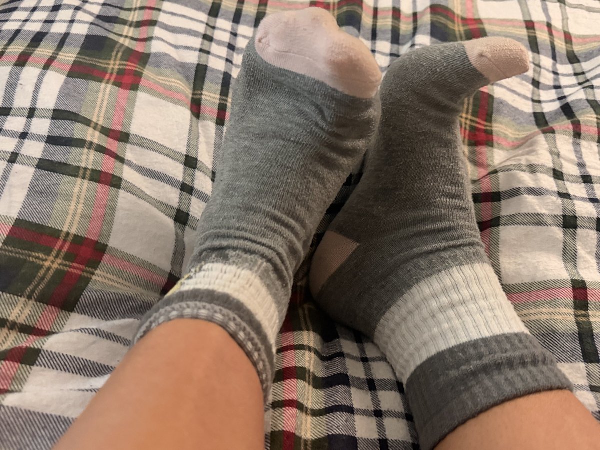 xx_linds's tweet photo. who wants a sniff of my smelly socks?
feeling like gagging a bitch boy with these sweaty socks of mine 😋

#findom #SockWorship #FootFetish #SockWorship #CustomContent #SweatySocks https://t.co/No9murXHpU
