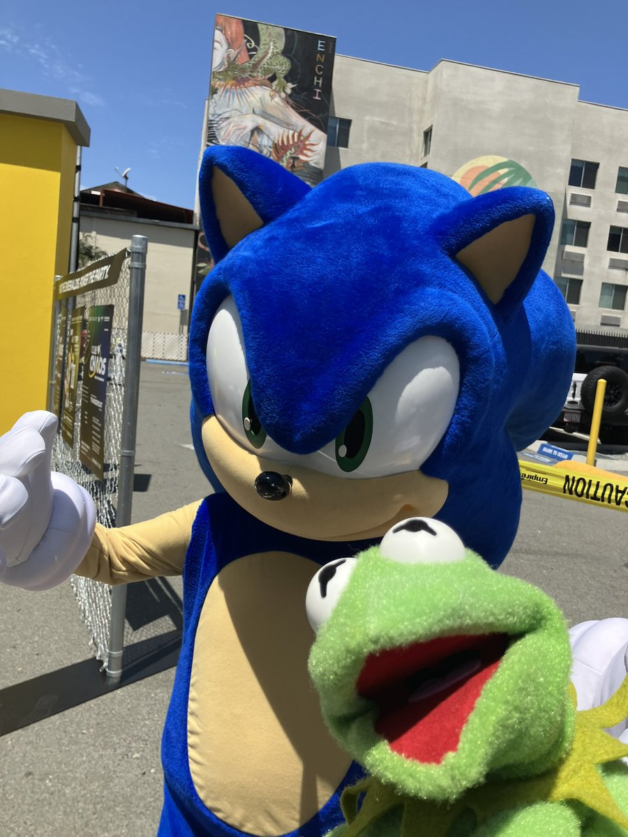MattyPrower's tweet photo. hey look who i met outside san diego comic con (#SDCC) https://t.co/hMypsn22YH