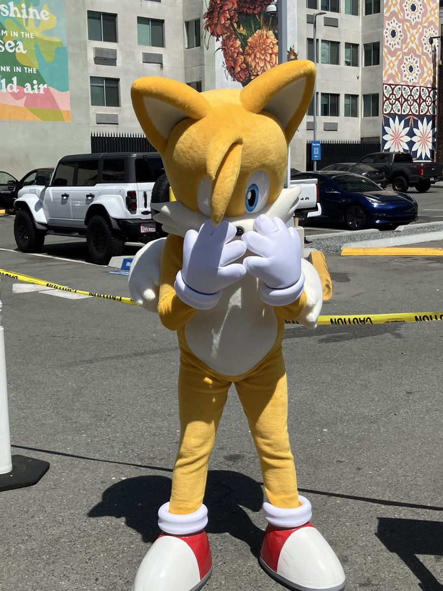 MattyPrower's tweet photo. hey look who i met outside san diego comic con (#SDCC) https://t.co/hMypsn22YH