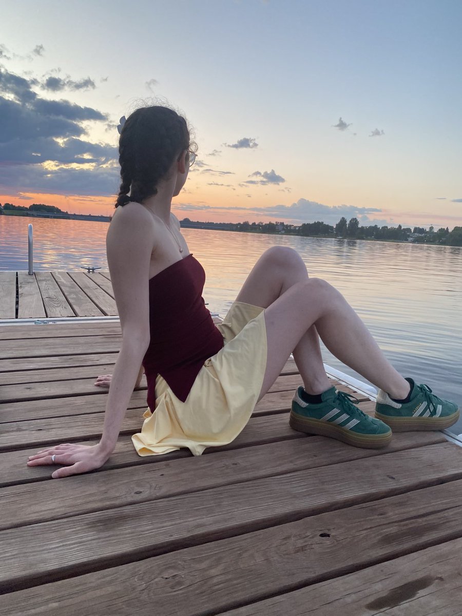 bighugroom's tweet photo. L'original ou crop c'est pour insta???? https://t.co/qsGYtxlijj