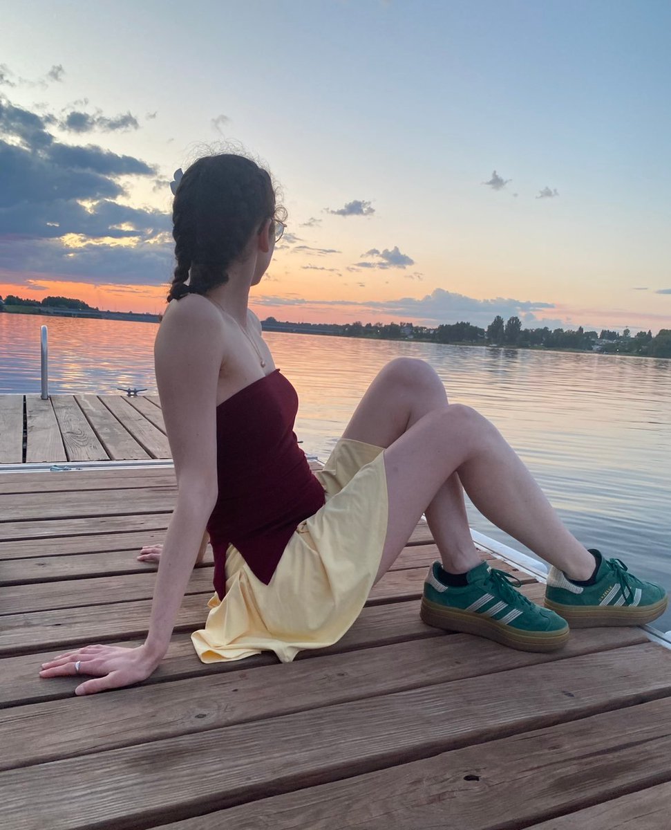 bighugroom's tweet photo. L'original ou crop c'est pour insta???? https://t.co/qsGYtxlijj