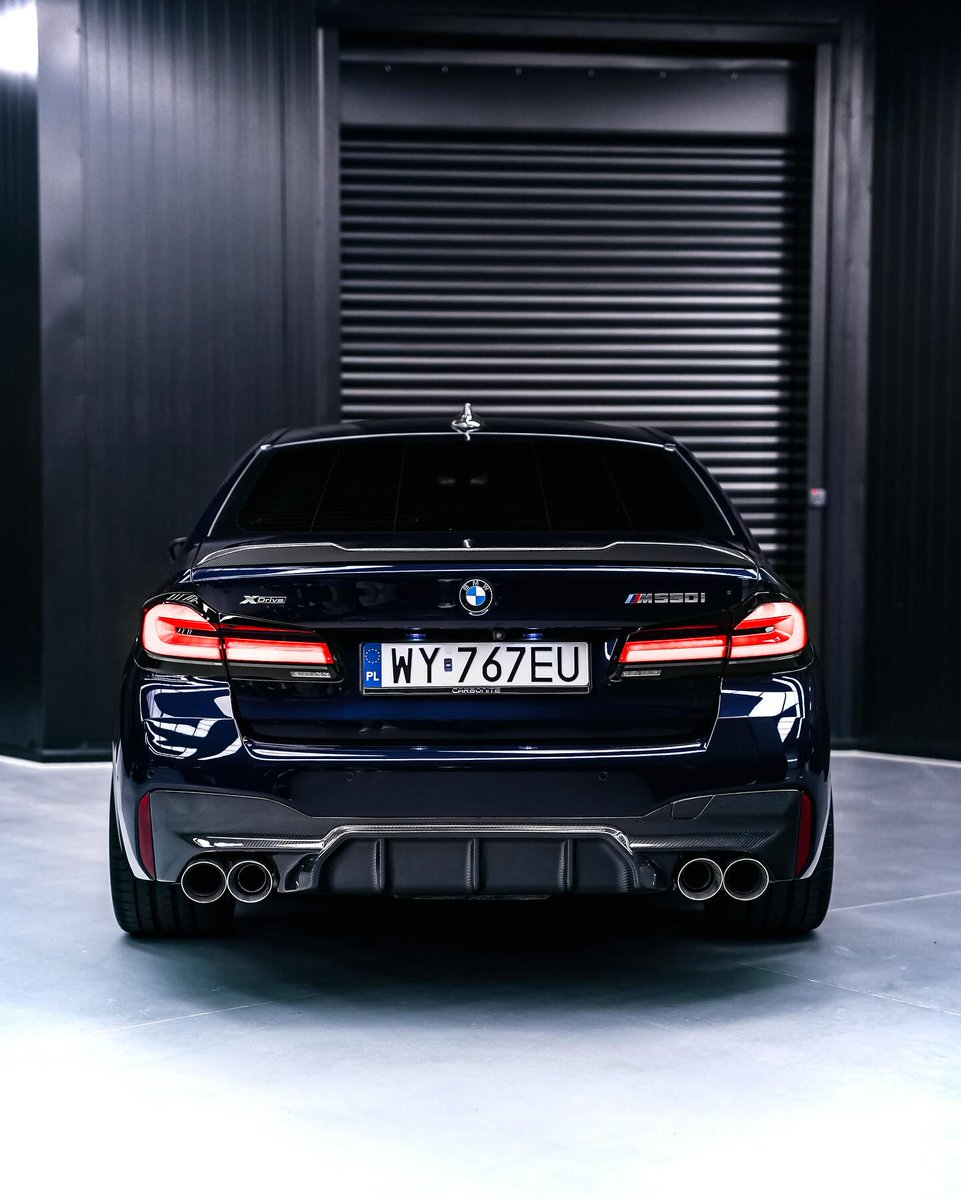 ApexDistrictX's tweet photo. BMW M550i https://t.co/AGCWksKsw9