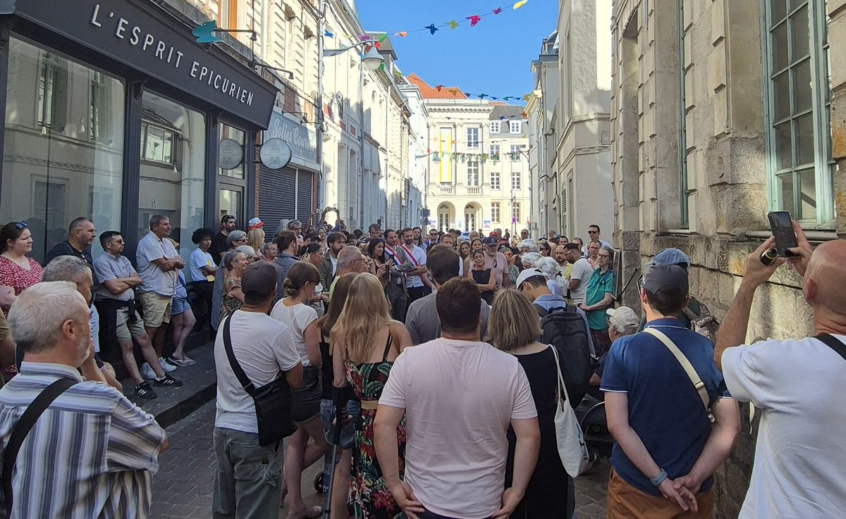 ALeaument's tweet photo. 🇫🇷 Superbe rassemblement à Arras pour rendre hommage à Maximilien Robespierre.

Ici est la France républicaine qui se souvient à qui elle doit sa devise « Liberté, Égalité, Fraternité ».

Vive la Révolution ! 

Vive l’Incorruptible ! https://t.co/BgiCv13Vth