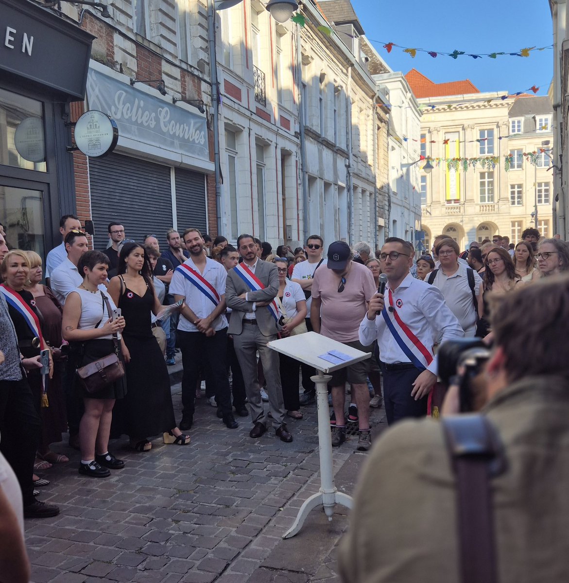 ALeaument's tweet photo. 🇫🇷 Superbe rassemblement à Arras pour rendre hommage à Maximilien Robespierre.

Ici est la France républicaine qui se souvient à qui elle doit sa devise « Liberté, Égalité, Fraternité ».

Vive la Révolution ! 

Vive l’Incorruptible ! https://t.co/BgiCv13Vth