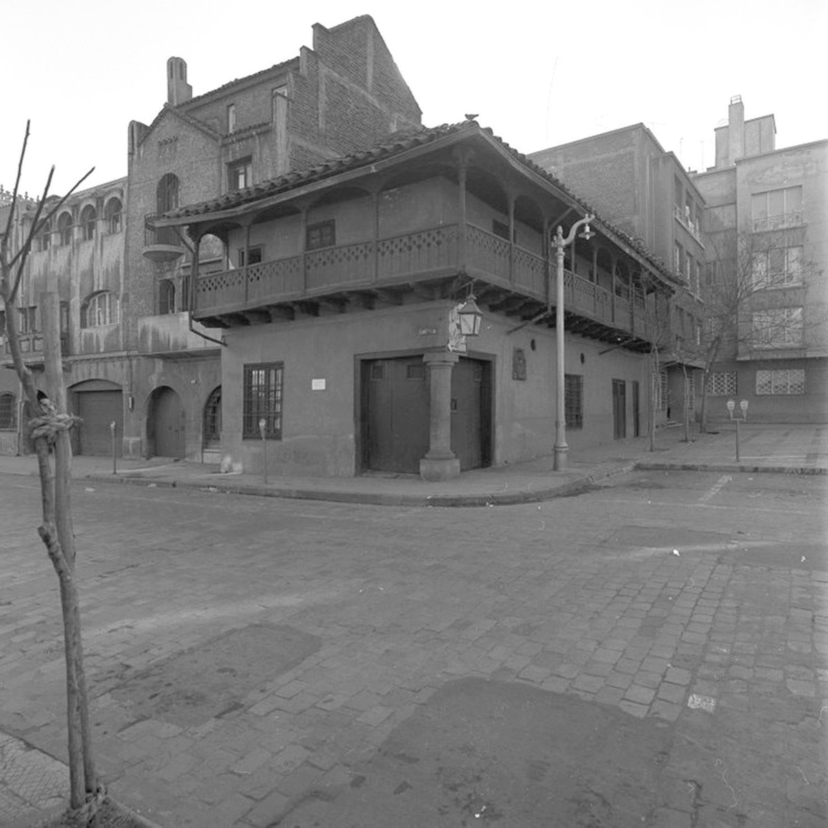 RenzoVaccarezza's tweet photo. La Posada del Corregidor, en Calle Esmeralda 749 de Santiago, fue decretada Monumento Histórico el 29 de julio de 1970.

@patrimonio_cl https://t.co/30K7Fmo7zD