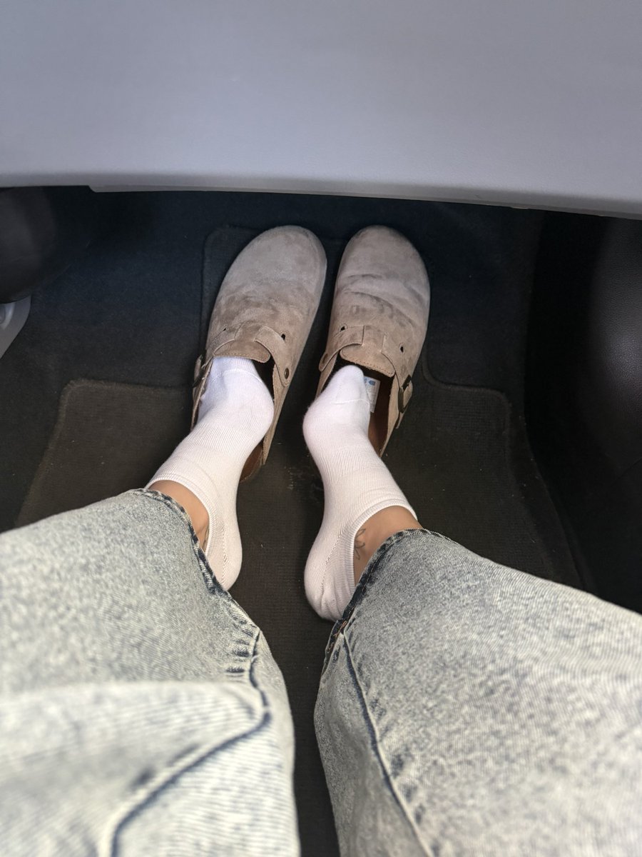 melanieluvsmany's tweet photo. new socks with new clogs 😍😍gonna be up for sale once used a lot https://t.co/IwBJ55bIK2