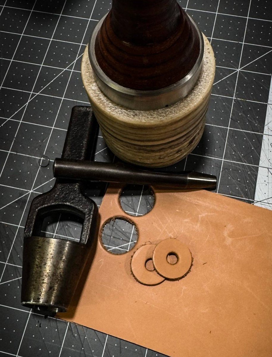 TwoWheelTrashWv's tweet photo. If you’ve ever had a gas tank mounting tab crack because of vibration from your frame, then you know just what we’re talking about.

Leather washers can do many things. - cushion parts, protect finishes, reduce noise and vibration - the list goes on.
@twowheeltrash.com https://t.co/EwcH6N4Yo0