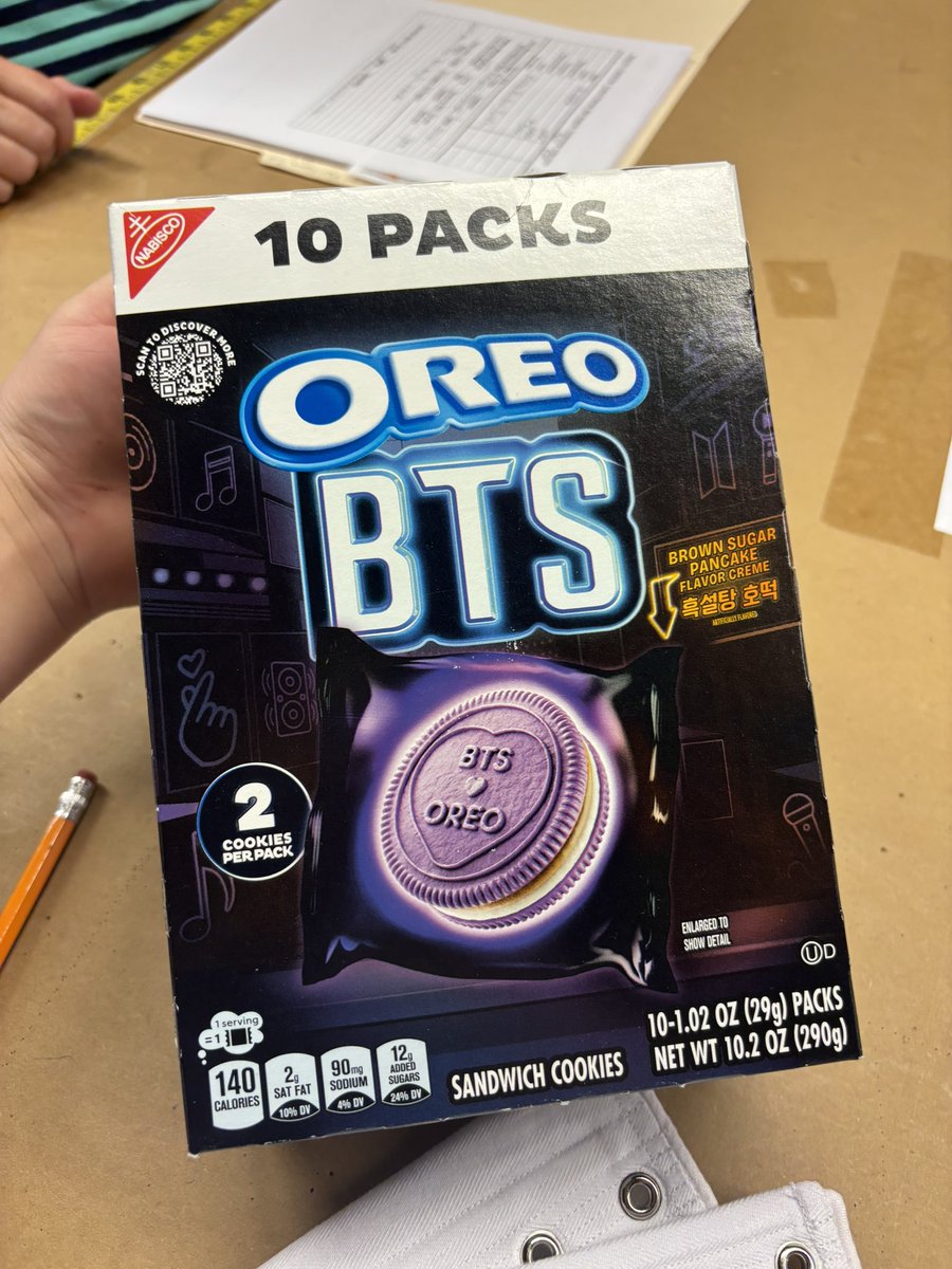 yoonnayankook's tweet photo. my boss AND coworker got me boreos today 😭😭 i feel so seen LMFAO https://t.co/TW4NZBbNqN