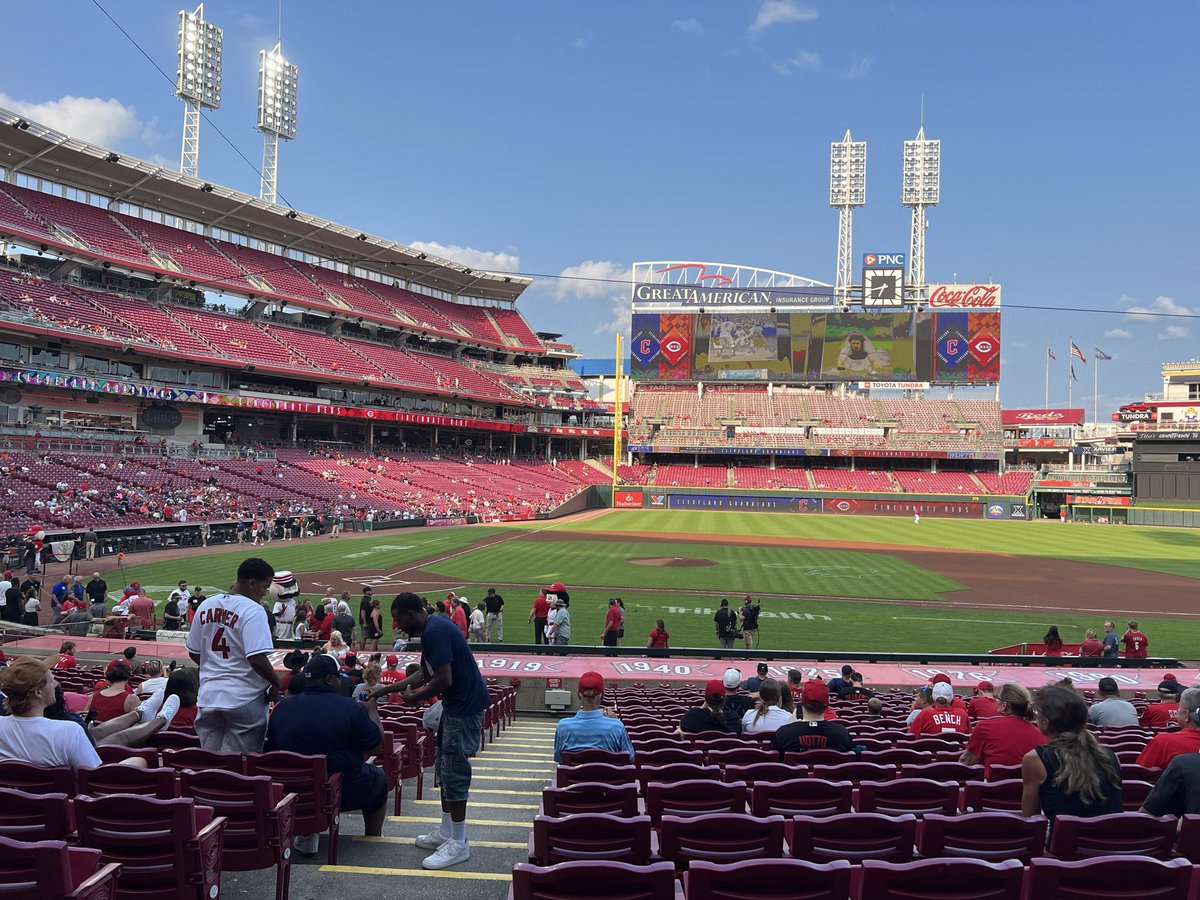 JKCincinnati's tweet photo. Thanks for the seats, @lisabraun (I’m here with Lindy lol)!! https://t.co/hHGmq2dMxj