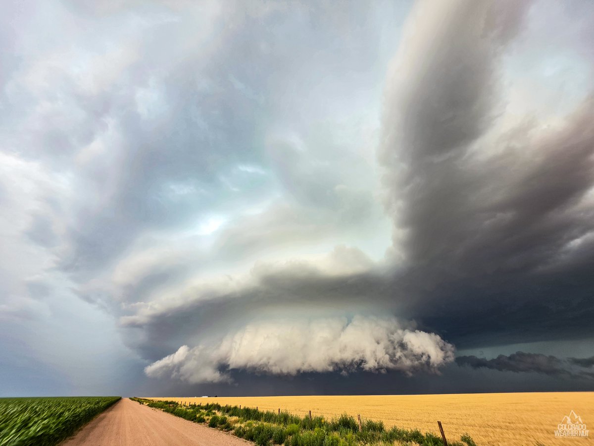 ColoradoWXNut's tweet photo. COLORADO MAGIC! Full Mothership mode! 
Akron, CO
#cowx #Colorado @NWSBoulder https://t.co/iHezf1cngu