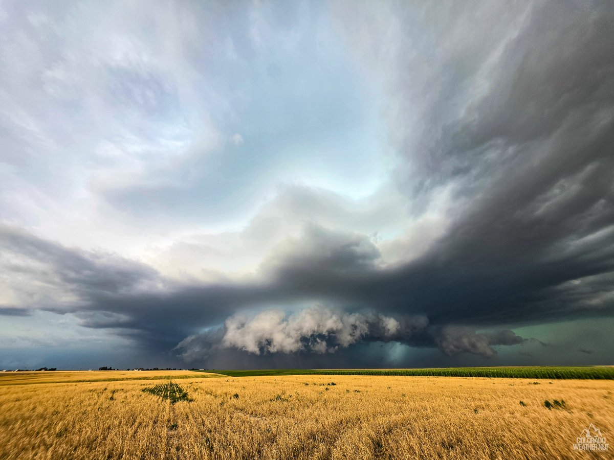 ColoradoWXNut's tweet photo. COLORADO MAGIC! Full Mothership mode! 
Akron, CO
#cowx #Colorado @NWSBoulder https://t.co/iHezf1cngu