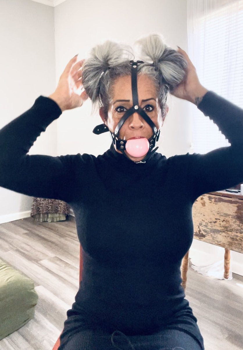 DarlingLun79602's tweet photo. Does this ballgag make my spacebuns look small? 🤔
@AllAboutGAG https://t.co/yQgGObM7jR