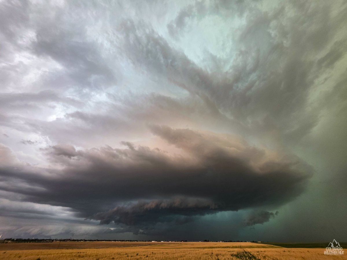 ColoradoWXNut's tweet photo. COLORADO MAGIC! Full Mothership mode! 
Akron, CO
#cowx #Colorado @NWSBoulder https://t.co/iHezf1cngu