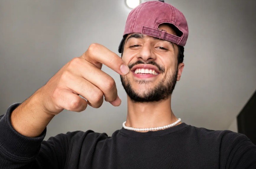 effysj99's tweet photo. #MehnamNavabSafavi, a 22-year-old Persian rapper who was arrested during the Dey protests, has been sentenced to death by Branch 5 of the Revolutionary Court in Isfahan. His trial was held in absentia. #IranMassacre #StopExecutionsInIran https://t.co/0qLY2VHhJQ