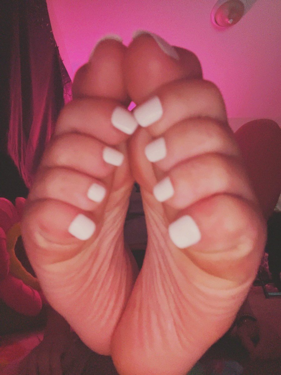 spoileds0les's tweet photo. close up.. 
#feet #feetfetish #feetworship #feet. #feetbuyer #trending #FeetOfTheDay
#feetcommunity #feetmen #foot #footfetish #footdomination #feetdom #toes #toescurl #soles #solescrunch #buyingfeetcontent #sellingfeetcontent #feetpics #feetdom #findom #findomgoddess https://t.co/y903A7FAx9