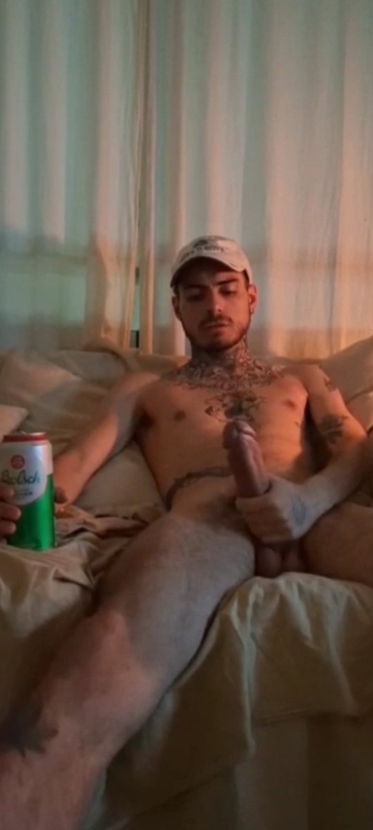TurronMateo's tweet photo. quien me saca la leche mientras tomo birra ? https://t.co/b92Sei0EPO