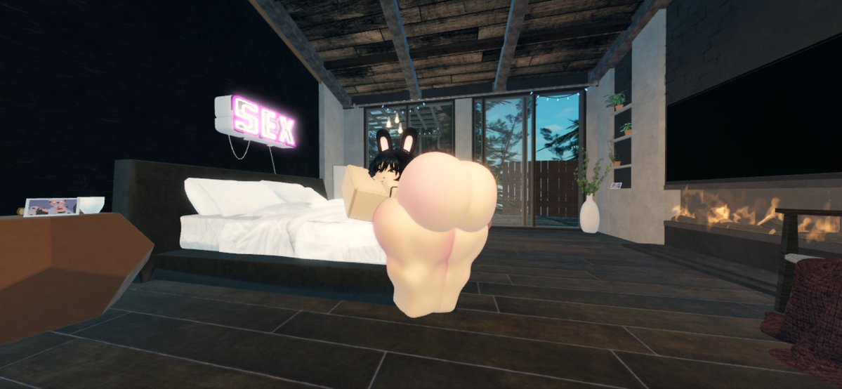 XavierSalg2456's tweet photo. Took these a while back so I hope they’re good enough 😔✌️💔 #rosex #robloxcondo #r64 #robloxporn https://t.co/kDWpbjpCto