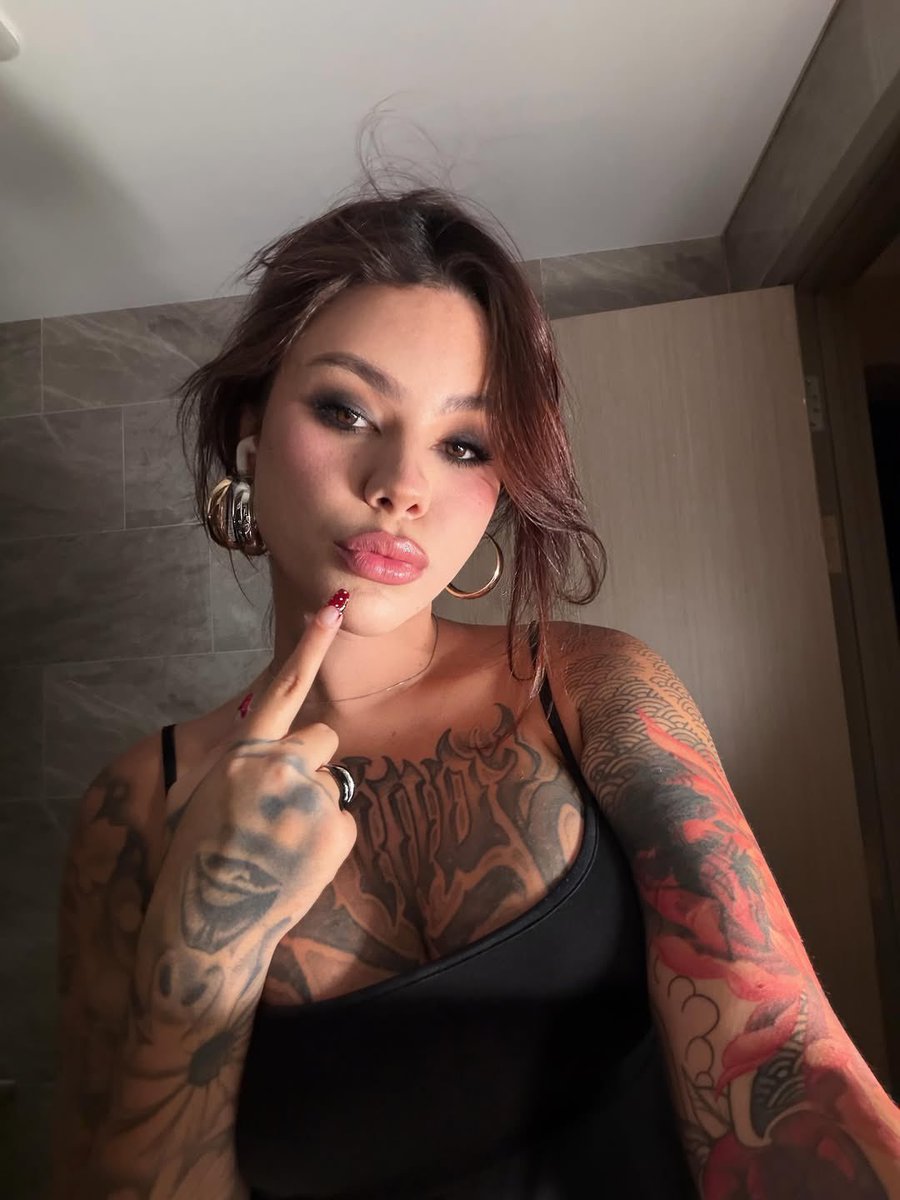Emily_trans08's tweet photo. Would you kiss me even if I'm a trans woman? 🏳️‍⚧️

 ⠀⃝ Yes

⠀⃝ No 

⠀⃝ Maybe https://t.co/s7WnFeFSBW
