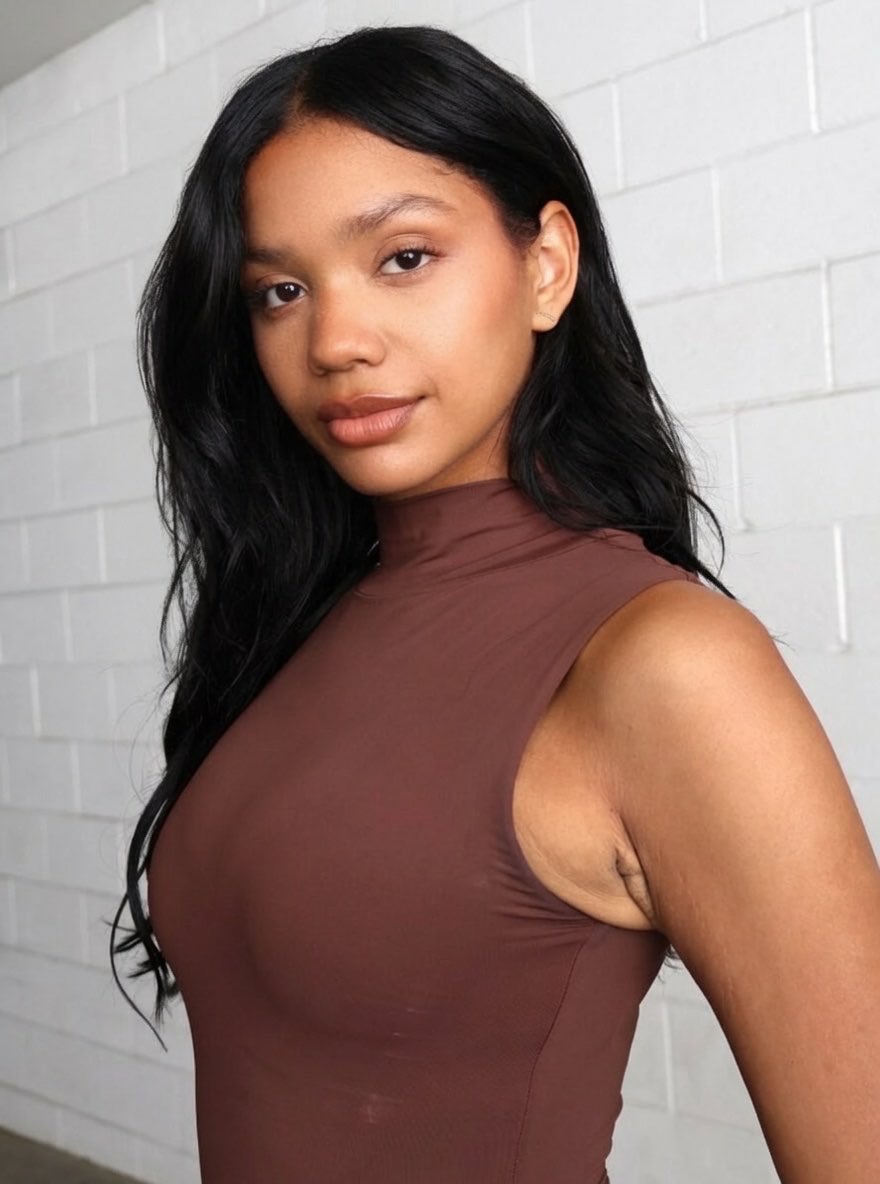 MissPosEmilia's tweet photo. no makeup on and she STAYS serving 😮‍💨🔥 https://t.co/kHgYK3Lzrp