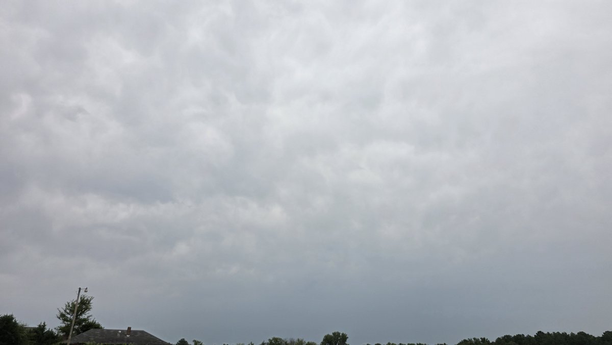 AntonioAdkins17's tweet photo. Got some mammatus clouds of some sort showing up before the storms even arive. @Chris040903 @Jesusway1988 @wxbrad https://t.co/cciFFjyiia