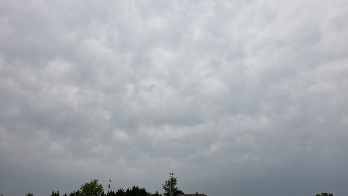 AntonioAdkins17's tweet photo. Got some mammatus clouds of some sort showing up before the storms even arive. @Chris040903 @Jesusway1988 @wxbrad https://t.co/cciFFjyiia