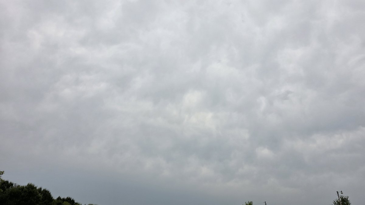 AntonioAdkins17's tweet photo. Got some mammatus clouds of some sort showing up before the storms even arive. @Chris040903 @Jesusway1988 @wxbrad https://t.co/cciFFjyiia