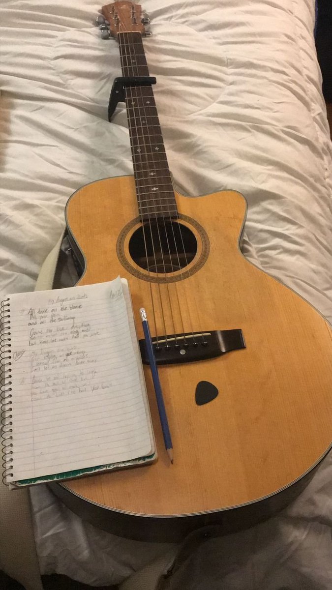 FiascoMelastomo's tweet photo. #AU Julienzo!!

Donde cinco amigos forman una banda de garaje...

O

Donde Julián, el letrista, se da cuenta de que la inspiración para sus canciones de amor siempre fue su mejor amigo Enzo. https://t.co/vo2DPjRRDD