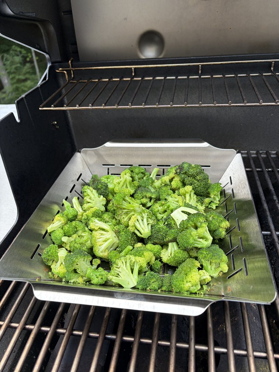BHLevesque's tweet photo. Grilling dinner - the usual suspects. With my new pan and basket. 

Smoked sweet potatoes 🍠 
Grilled broccoli 🥦 
Steak tips 🥩 marinated in stubbs beef marinade

#GrillOn https://t.co/VwtwTPVfio