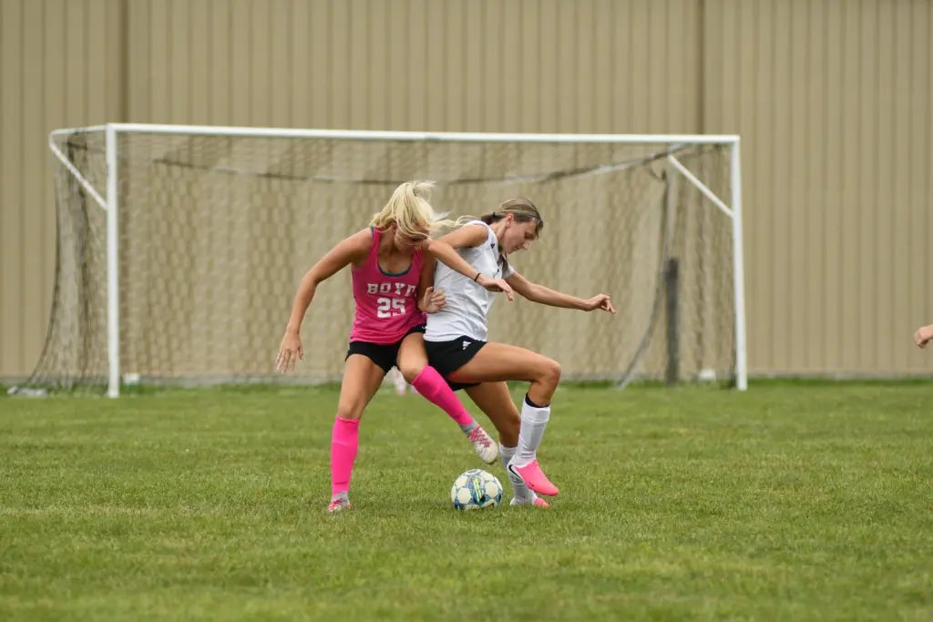 KarliPatterson5's tweet photo. No space. No quit. All heart. #bluegrassgames #soccer #ladylyon #classof2027 #kentucky @DICKS https://t.co/wnxbyAbP0P