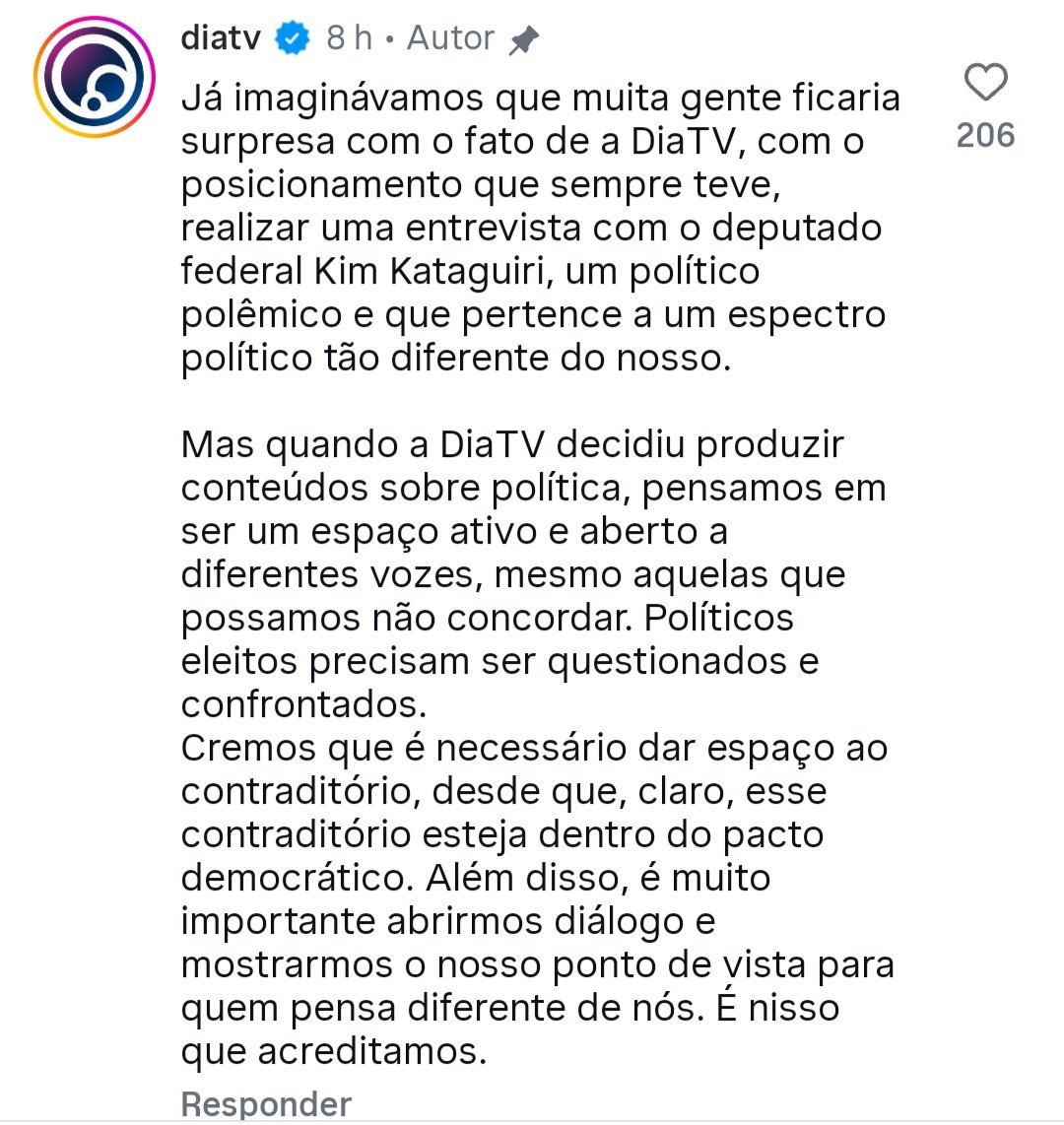 DanPimpao's tweet photo. Após receber muitas críticas por anunciar uma entrevista com Kim Semcatiguria, a DiaTV se manifestou dizendo, dentre outras coisas, que acha necessário dar espaço ao contraditório desde que esteja dentro do pacto democrático.

Eu acho que perdi alguma coisa pq nunca soube que esse senhor fosse um democrata, até pq sempre se comportou como fascista e defende as maiores aberr4ções. 

CURUZES!