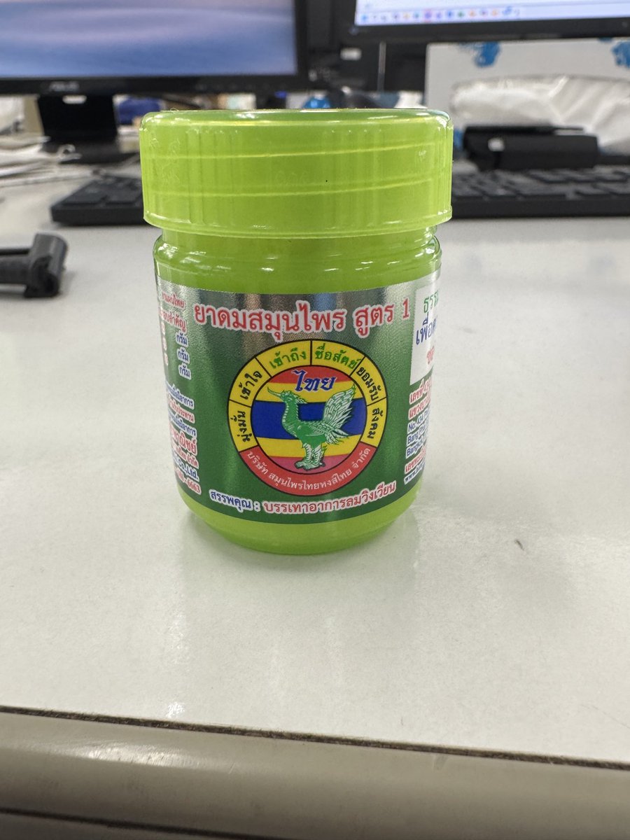 ktymax95's tweet photo. 怪しいお土産貰った https://t.co/jinKIHP3NU