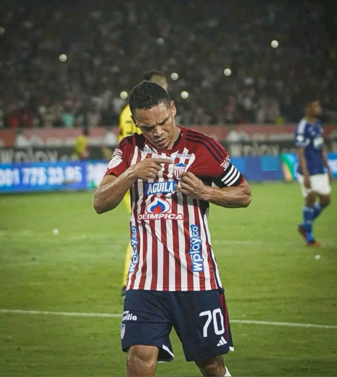 IncogRojiblanco's tweet photo. Esta cuenta seguirá homenajeando a Carlos Arturo Bacca por 24 horas más, y seguirá reposteando todo lo suyo que vea, hasta que arranque el partido de mañana y cada vez que se acuerde, sin razón aparente. https://t.co/Wdeu8aQywA