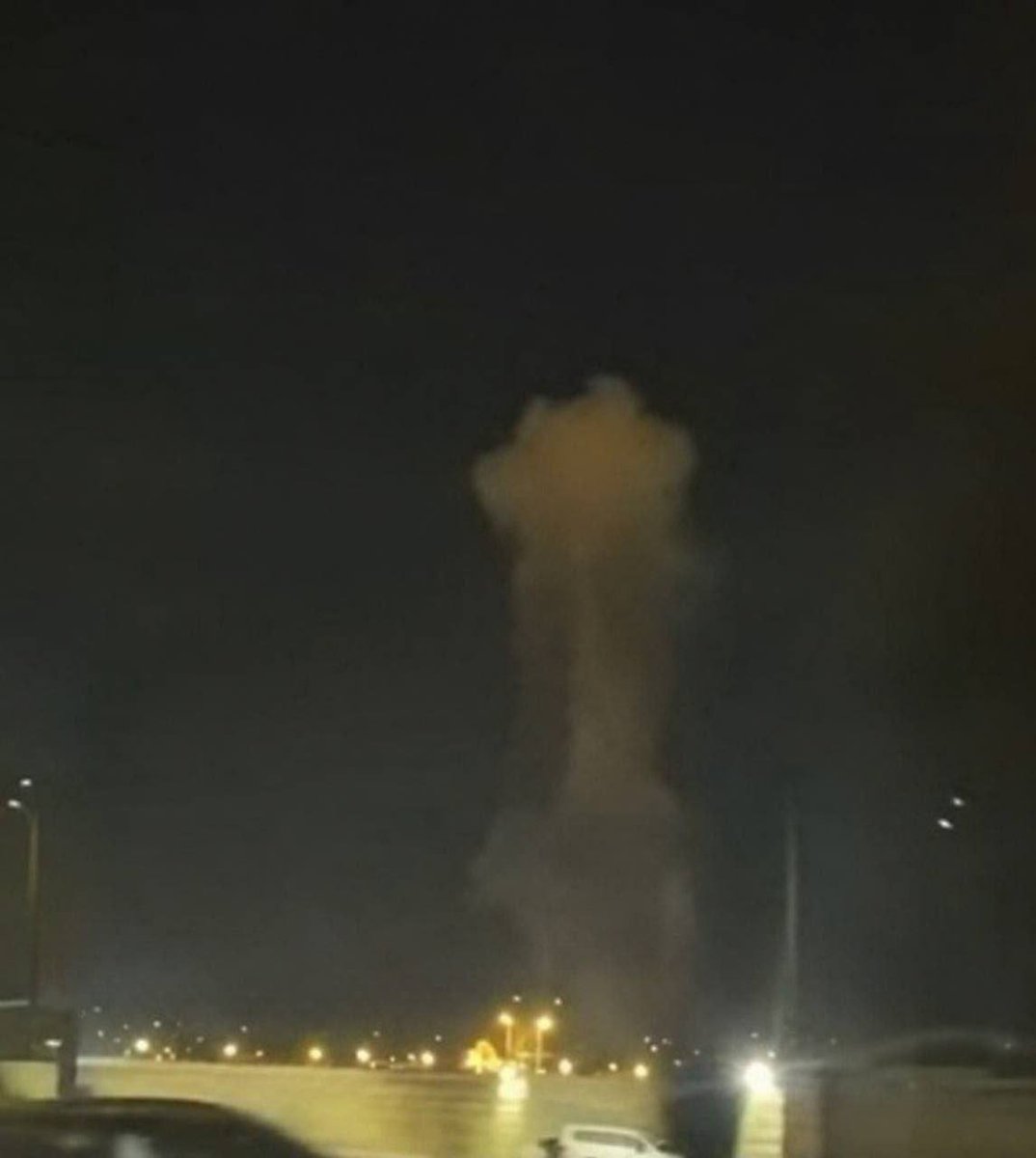 SprinterPress's tweet photo. Seems like iran launched a surprise attack consisting of 3-6 Ballistic missiles, reports of 2 impacts. https://t.co/nzHfKKz4Hq