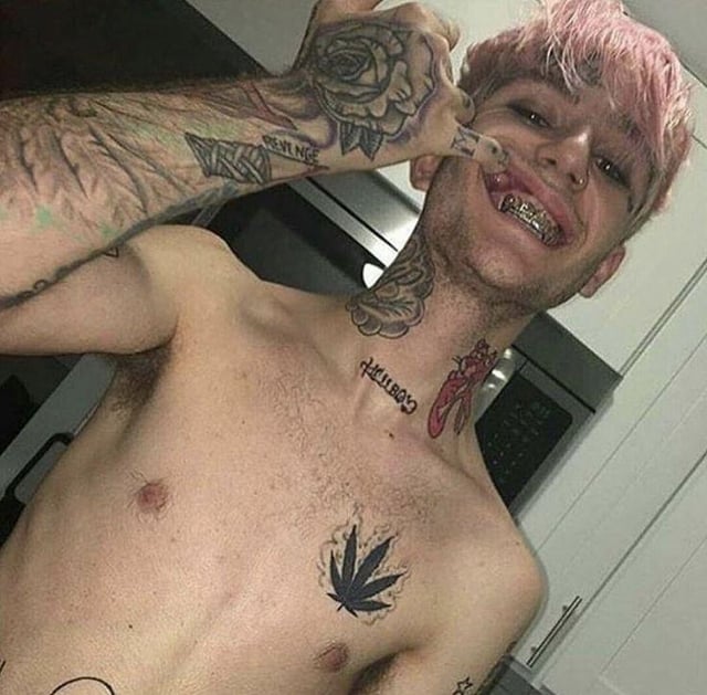 akassaru's tweet photo. Como ser um lil giela em 2026:

1°nasça rico e com um pai deputado
2°copie o rapper emo lil peep da gringa
3°tenha uma fã base de crianças depressiva
4°leve um exposed da tua ex por diversos crimes
5°meta chifre no atual da sua ex ja que ele não satisfaz ela

Definição de brutal https://t.co/FaQFh5zxKX