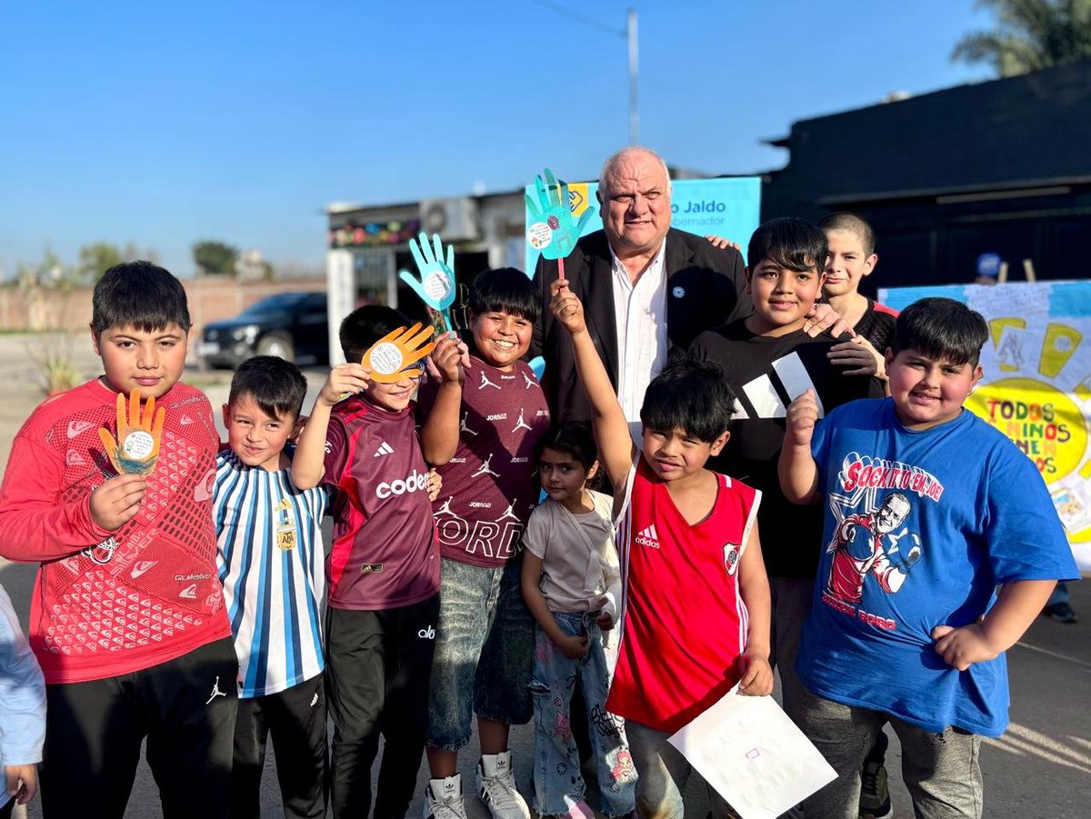 FEDEMASSOTUC's tweet photo. Gracias a cada tucumano solidario que hace posible llegar a más de 150.000 chicos todos los días. Vamos a seguir adelante, con la fe intacta. 

#FedericoMasso #EstadoPresente #Solidaridad #OsvaldoJaldo #Tucumán https://t.co/sRCnsSLR8X