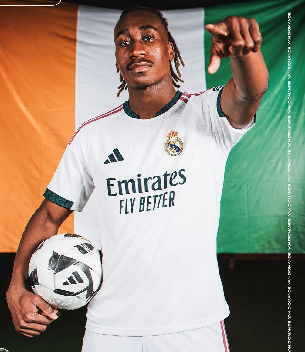michelltac's tweet photo. 🚨💣 ÚLTIMA HORA | Fabrizio Romano: Yan Diomande al Real Madrid está HECHO. 🤍🇨🇮

✅ Todo entre el Real Madrid y el RB Leipzig ha sido completamente acordado.

⏳ La única razón del retraso es que Leipzig quiere fichar un reemplazo antes de dar la luz verde final para la salida de Diomande.

🤝 Diomande ya ha alcanzado un acuerdo verbal con el Real Madrid.

⚪ No hay dudas de que la transferencia se completará.

🔥 No hay necesidad de preocuparse, el acuerdo va por buen camino.

🗞️ @FarbizioRomeno