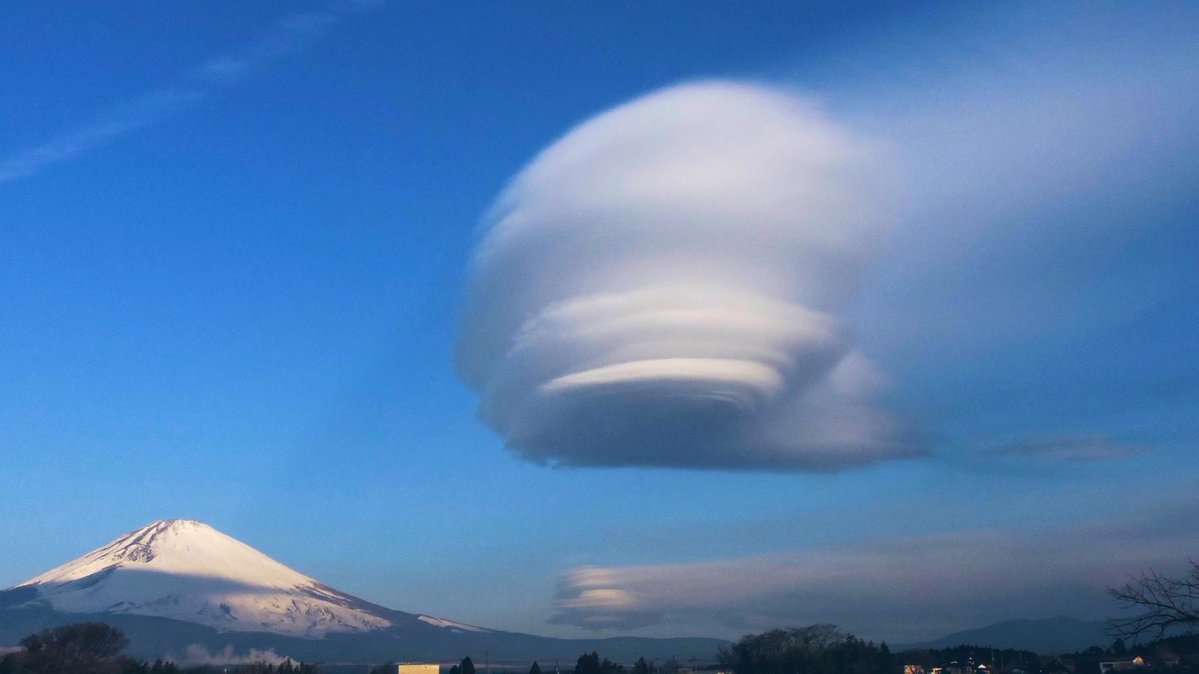 arakencloud's tweet photo. 何度でも言いますが、雲は地震の前兆にはなりません。巷で「地震雲」と呼ばれることの多い雲は全て気象学で説明できる子たちで、雲の見た目から地震の影響等を判断するのは不可能です。地震が不安なら日頃からの備えを確認しましょう。雲は愛でましょう。
https://t.co/7zvUlnKGe1 https://t.co/qA3ANcSC1u