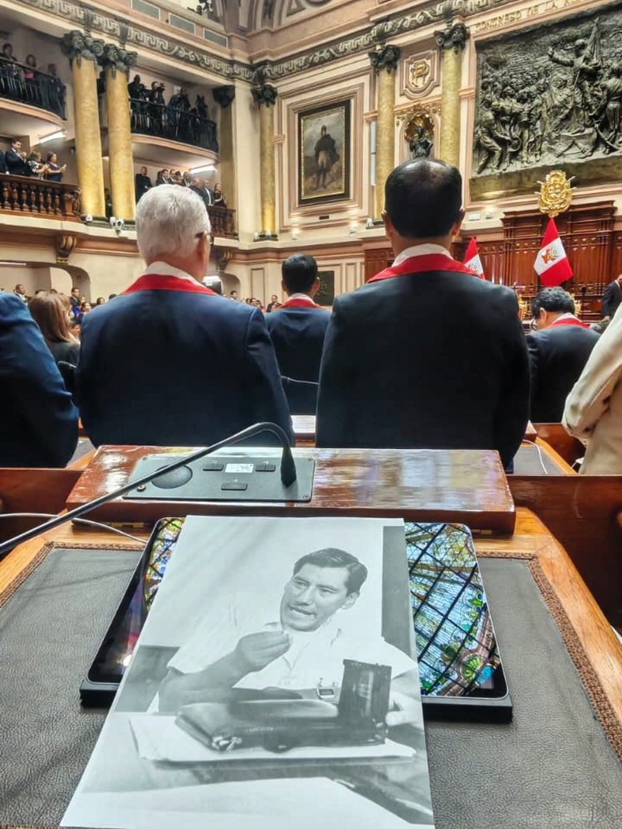 IndiraHuilca's tweet photo. Cumplida la obligación de participar en la sesión de investidura, hemos decidido que el mejor lugar para estar hoy en el dia de la patria es junto a los familiares y deudos de Puno, Ayacucho, Andahuaylas, Lima. 

Es necesario, en un dia como hoy, llamar la atención sobre la justicia pendiente en los casos de las muertes y afectaciones ocurridas en el contexto de las protestas de 2022-2023, que fueron violentamente reprimidas para mantener en el poder a Dina Boluarte. 

El pacto mafioso, usó al Congreso para garantizar que esos casos no se investigasen debidamente. Y el fujimorismo, también desde el congreso bajo la presidencia del señor Rospigliosi, dio leyes de impunidad que afectan también estos casos pendientes de justicia.