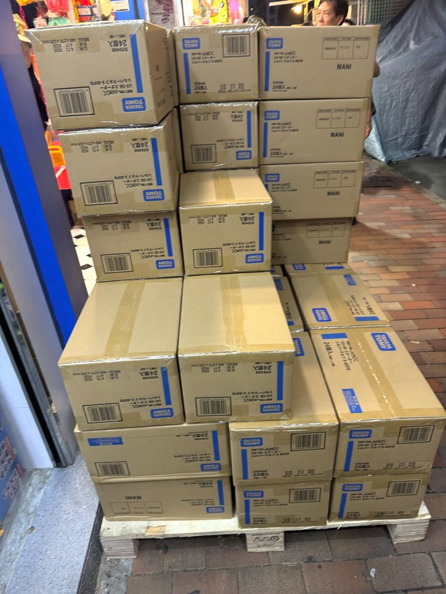 GeekDosage's tweet photo. Repost this to scare a scalper near you. The restock storm is coming. https://t.co/d6lSldospQ