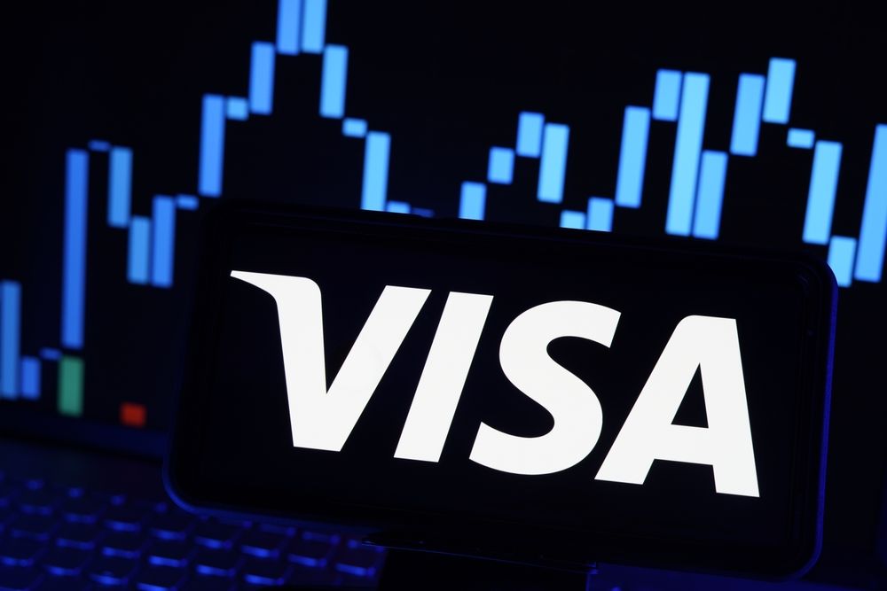 ceoworld's tweet photo. Visa’s 2,600 Job Cuts: AI Efficiency Push Exposes a Human Communication Gap

https://t.co/XrgZofgDLf

#VisasJobCuts #AIefficiency #HumanCommunicationGap #WorkplaceChanges #JobMarketTrends #FutureOfWork #TechImpact #AIRevolution #CorporateStrategy #EmployeeWellbeing https://t.co/Yjw8WeqKC5