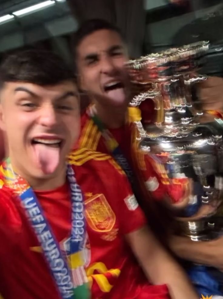 nogonzalz's tweet photo. Feliz aniversário para o meu maior exemplo de força e caráter. Obrigado por tudo que você faz por mim. Te amo, pai! 🤍 https://t.co/Fu6atV6imA