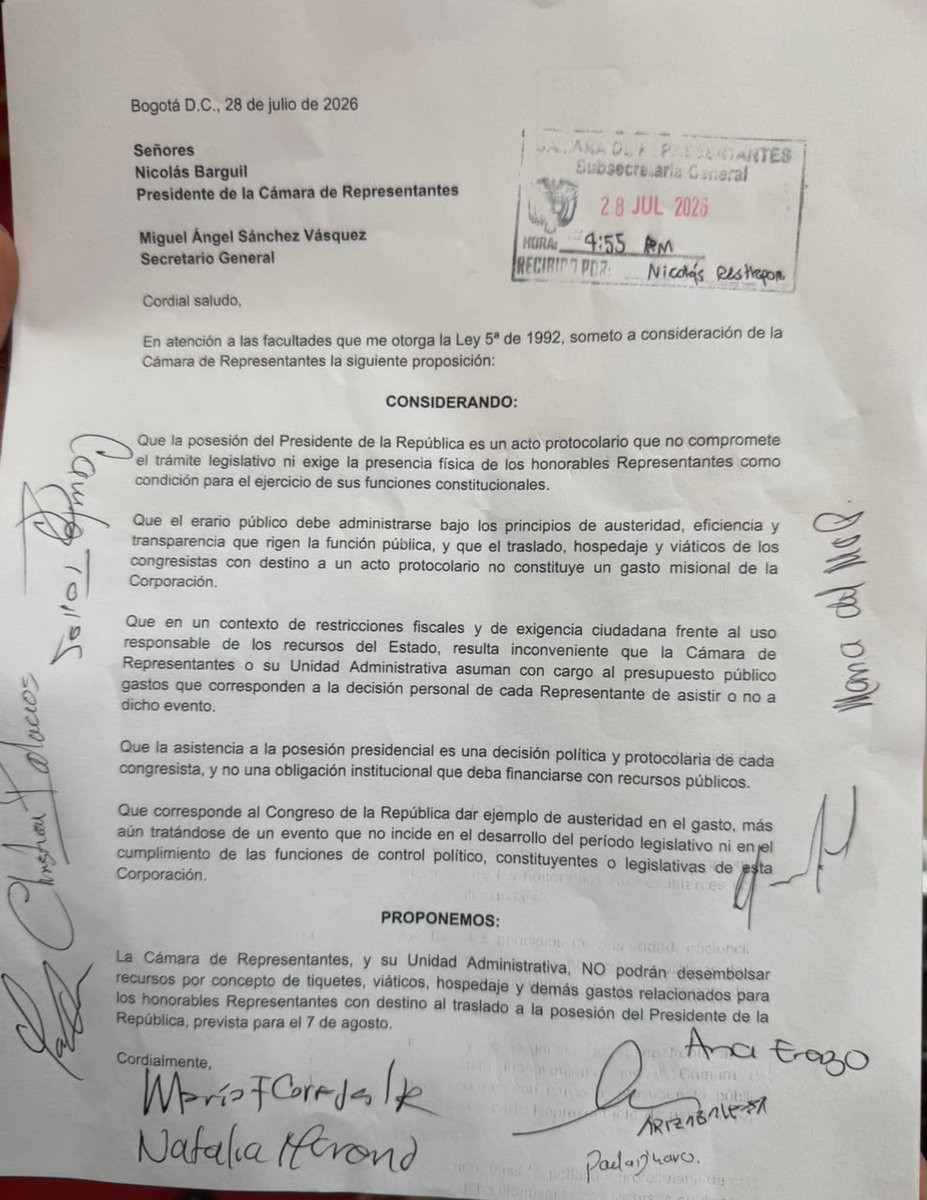 UltimaHoraCR's tweet photo. #POLÍTICA | Luego de que se aprobara en la Cámara de Representantes la posesión de Abelardo de la Espriella en Cali, la representante por el Pacto Histórico, María Fernanda Carrascal, anunció que radicó una proposición para que cada congresista asuma el costo de los tiquetes aéreos, viáticos, y hospedaje del 7 de agosto.

“Ellos decidieron que el Congreso se traslade, pues que sean ellos mismos quienes paguen”, indicó la congresista, quien además aseguró que el Pacto Histórico renunciaría al día de salario por su decisión de  no asistir a la posesión.

https://t.co/woHMRjVE2M