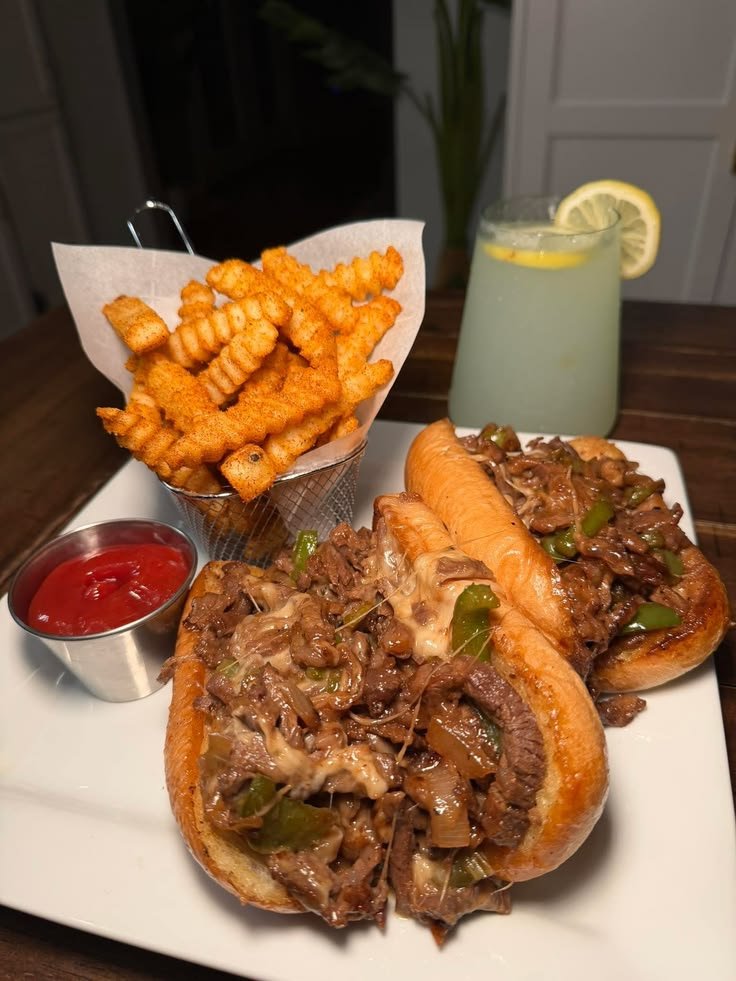 F0ODHub's tweet photo. Be honest… is this a 10/10 meal or what’s missing? https://t.co/9umBx2c4mf