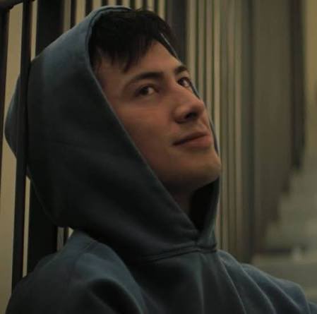 valeisms's tweet photo. @H0LLLAN0V ughh him in this hoodie has to be my favourite!! https://t.co/IbYkEDKOv0