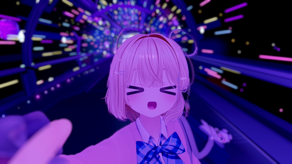 kuga_my's tweet photo. おはまい！
キラキラした渡り廊下ではしゃぐ私！！ https://t.co/twvBCeqr8K