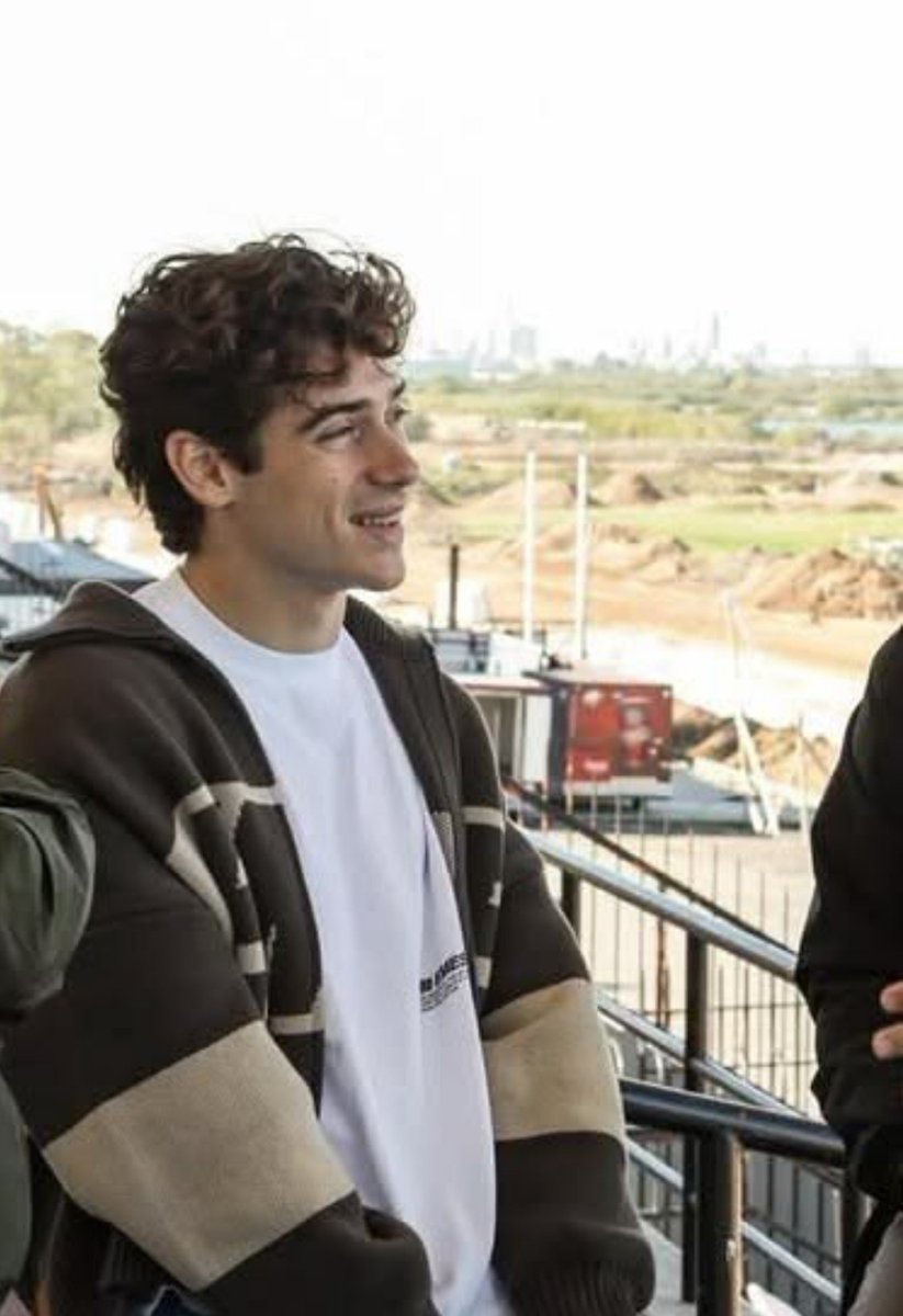 fairyln43's tweet photo. AU FRANDO | Destinados 
Fränco siempre estuvo enamorado del mejor amigo de su hermano, pero Ländo nunca le dio bola
O

Donde cuatro años después, cuando franco se muda con ellos a capital, el lobo de Lando lo reconoce como su destinado justo cuando Franco creía haberlo superado https://t.co/N65EQzNAtG